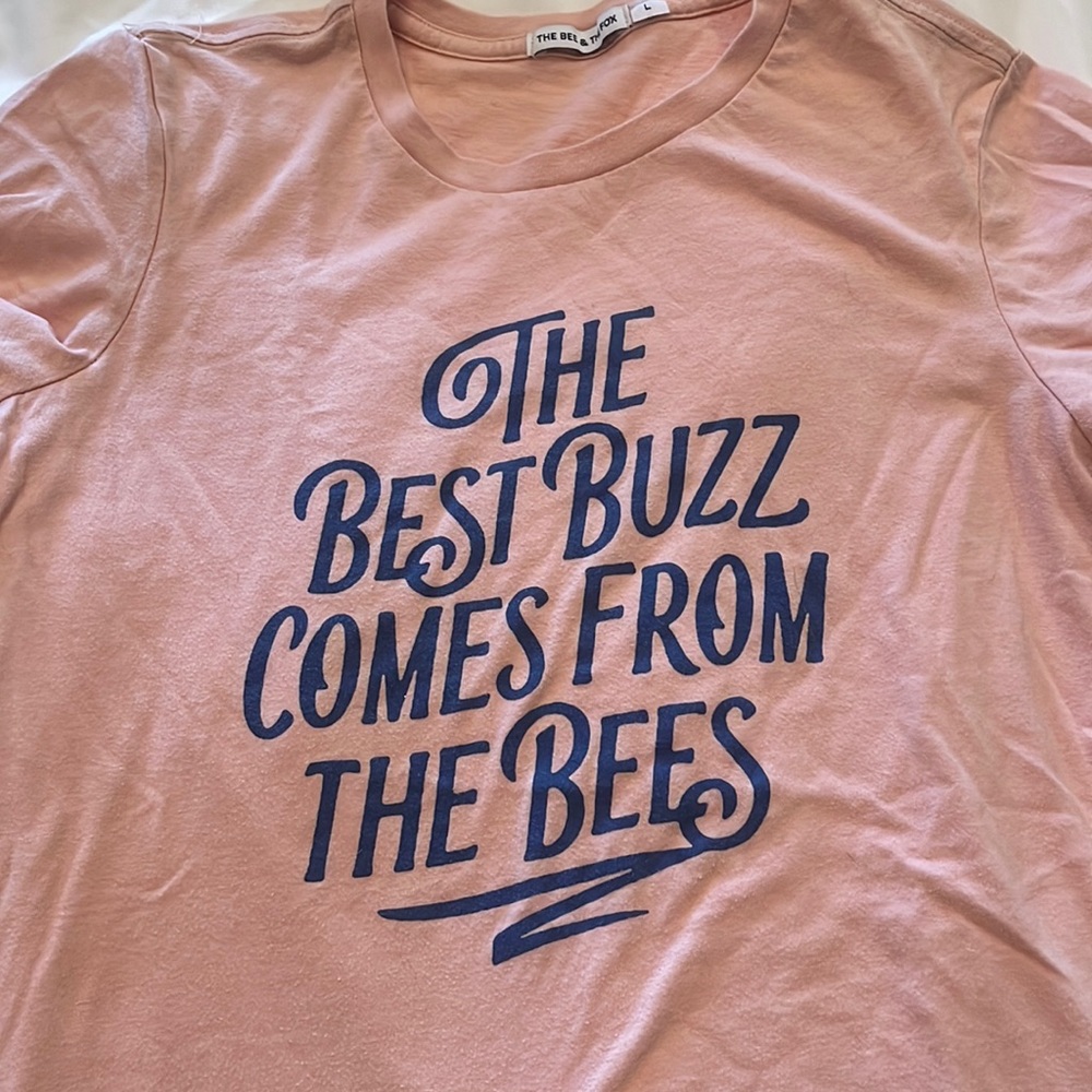 The bee and the fox tee ❤️ size L
